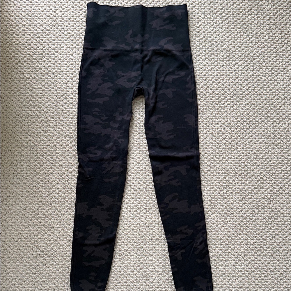 SPANX Women's Black Camouflage Leggings
